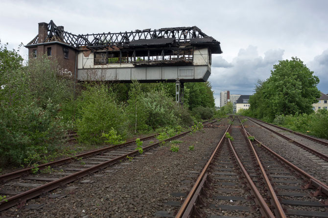 Das Reiterstellwerk am Viehofer Platz/Altenessener Straße wurde nach einem Brand schwer beschädigt