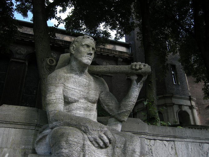 Der Jahrhundertbrunnen von 1907 wurde restauriert...