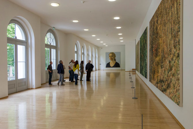 Führung mit Gerd Borchelmann in der Wandelhalle des Museums Kurhaus Kleve, Bilder von Franz Gertsch