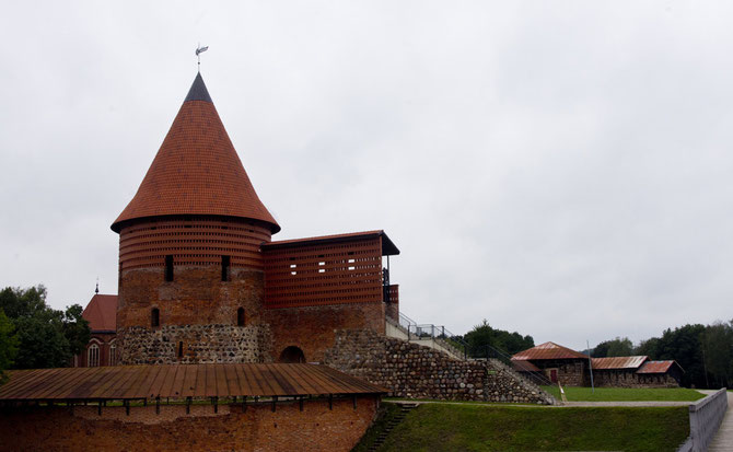 Le château de Kaunas, datant du milieu du XIVe siècle. La restauration en brique permet de se donner une idée de son architecture originale