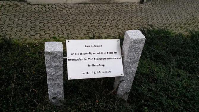 Gedenktafel vor der Horneburg