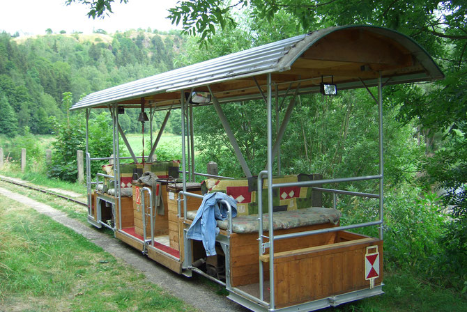 Triebwagen des vorherigen Betreibers ,heute als Wagen verwendet