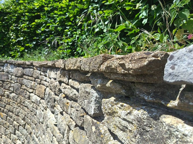 Spill stone topper on garden wall