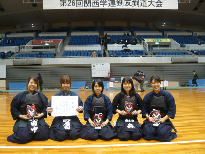 平成22年以来の第三位入賞を果たした女子チーム。