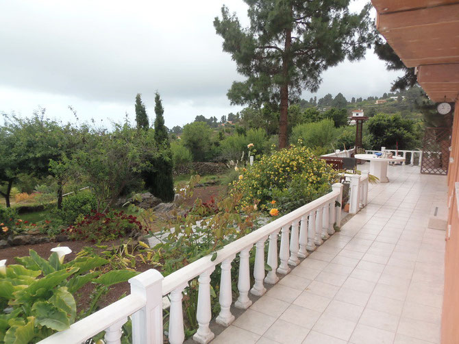 Lange Terrasse unten