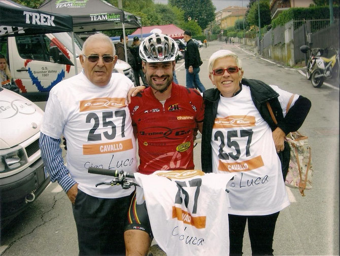 Papà Renato Mamma Cesarina con il vincitore della gara.
