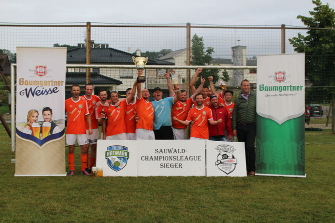 der amtierende Champion: Fussballgötter Bach