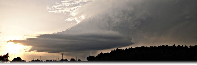 Abb. 1 | Linsenförmige Wall Cloud einer LP-Superzelle. Fotografiert von Mike Rosin | Bildquelle: Welt der Synoptik