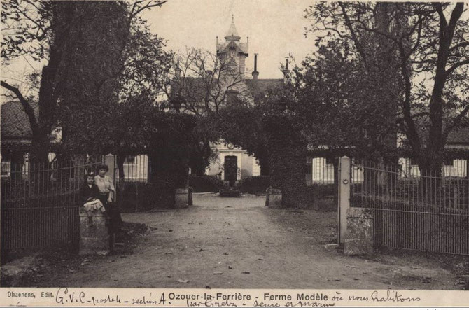 FERME MODELE CREEE PAR LA FAMILLE PEREIRE, BANQUIERS ET INDUSTRIELS. CONSTRUITE EN 1862 SOUS L'IMPULSION DE NAPOLEON III QUI VOULAIT DEVELOPPER L'AGRICULTURE RATIONNELLE.