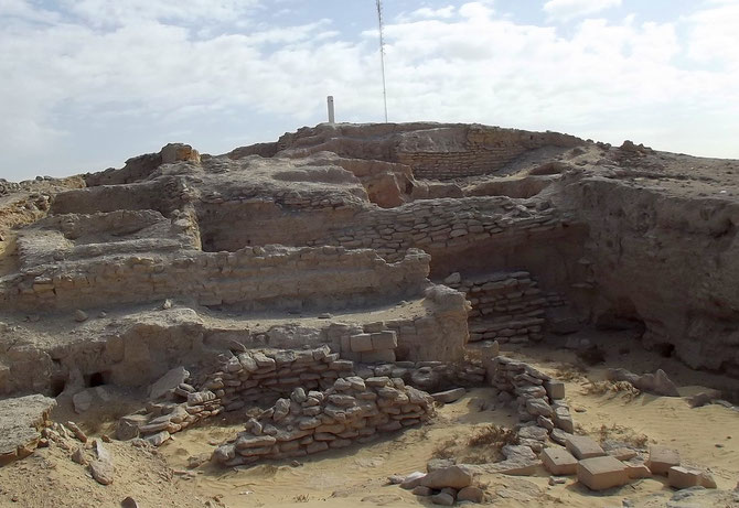 SITE ATCHEOLOGIQUE DE TELL ABRAQ  MIS à JOUR ENTRE 1989 _ 1996 PAR DAN POTTS DE L'UNIVERSITE DE SYDNEY