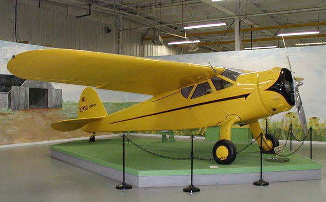 LIBERAL, ARKANSAS. MID-AMERICA AIR MUSEUM. LE C-165 AIRMASTER 4 PLACES DE DWANE, RESTAURE PAR GAR WILLIAMS.