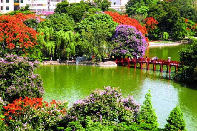 LE GRAND LAC HOANG KIÊM DE HANOI. AVEC NOS REMERCIEMENTS SINCERES à  www.tnkvoyagesvietnam.com