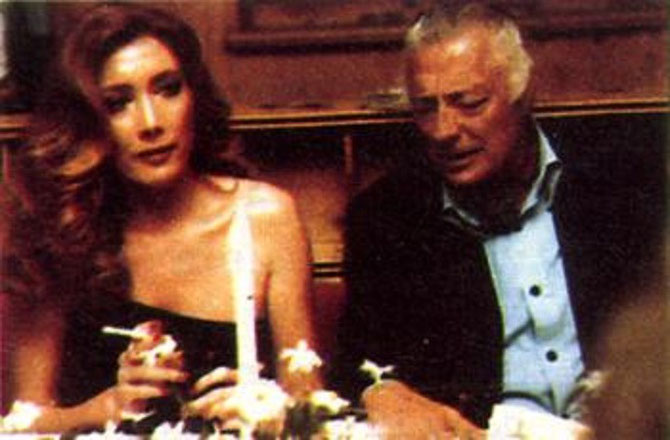 GIANNI AGNELLI ET FRANCESCA AGUSTA, MORTE EN 200I TRAGIQUEMENT. NOUS AVONS SYMPATHISE AVEC CORRADO DES QUE GIANNI NOUS A PRESENTES, JE FUYAIS SON EPOUSE DONT L'HYGIENE DE VIE LAISSAIT à DESIRER. LE COUPLE VIVAIT SEPARE à LA FIN.