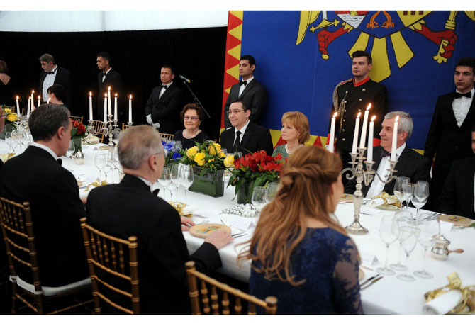 8 MAI 2015. JOURNEE DE LA ROYAUTE DINER AVEC LE PREMIER MINISTRE VICTOR PONTA.