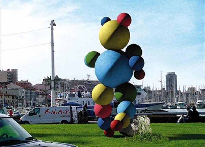 ZOU. MARSEILLE 2013. REPRESENTE BIEN L'IMAGE QUE JE ME FAIS DE LA BOULE BLEUE ROFRITSCH.