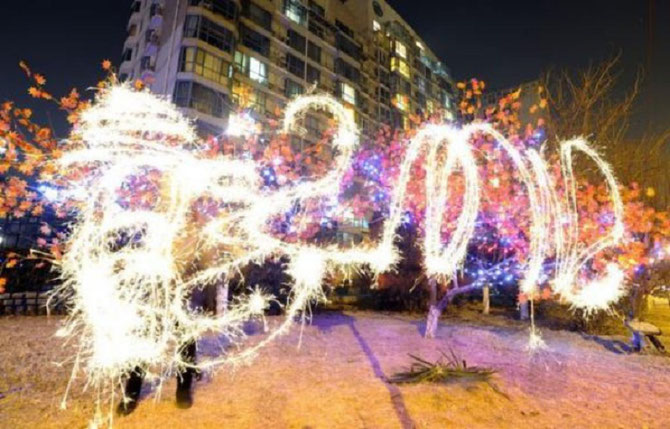 Ce 23 Janvier 2012 SHANGHAI se vide d'une partie de ses habitants, travailleurs migrés qui rentrent chez eux à la campagne pour fêter la NOUVELLE ANNEE DU DRAGON.