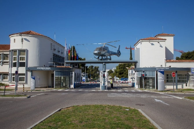 MARIGNANE. AIRBUS HELICOPTERS. CELUI-CI  SEMBLE UN BRIN MASTOC, GROSSIER .