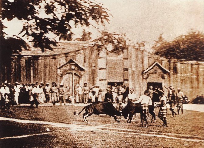  1900. JEUX AU PALAIS DU SULTAN