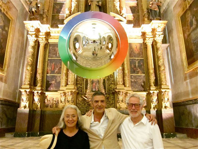 AOÛT 2011. YANNICK ET BEN JAKOBER ENCADRENT ESTEBAN MERCER. EGLISE SANTO DOMINGO de POLLENSA.