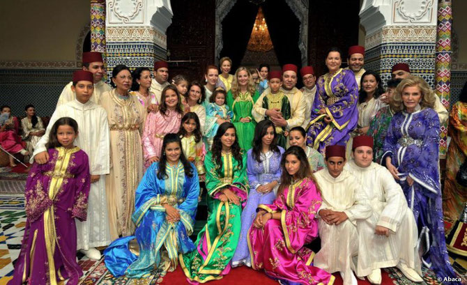 29 SEPTEMBRE 2009. MARIAGE DU PRINCE MOULAY ISMAIL. LA PCESSE LAMIA debout ext. dte 