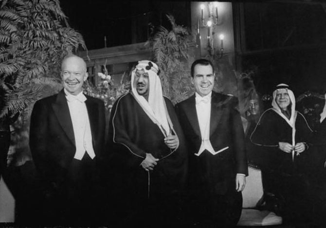 LE ROI SAUD (15 Janv.1902 Koweit + 23 Fév. 1969 Athènes) entre le PT. EISENHOWER et R. NIXON.