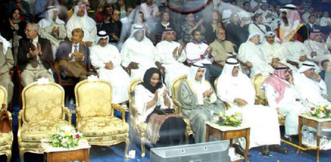 L'OPEN DE SQUASH 2010 COMMEMORE S.A L'EMIR SAAD et SA FILLE S.E SHEIKHA SHEKA, EMPORTEE PAR UN CANCER DU SEIN LE 2 FEVRIER 2003. C'ETAIT UNE SPORTIVE DE HAUT NIVEAU, CHAMPIONNE DE SQUASH.