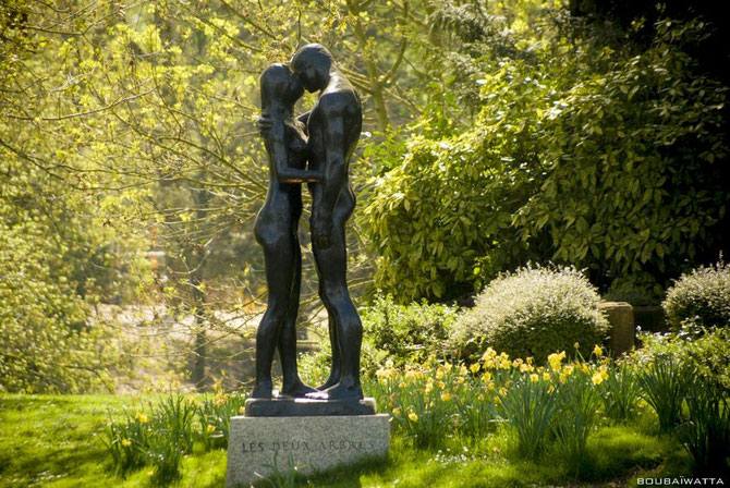 PRINTEMPS AU BOIS DE BOULOGNE.  "LES DEUX ARBRES" BRONZE 1990 DE GUDMAR OLOVSON né le 1er MARS 1936 à CONSTANCE.