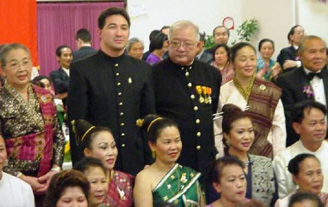 AN 2000. S.A.R. MONSEIGNEUR LE PRINCE HERITIER ENCORE CELIBATAIRE ENTRE S.A.R LE PRINCE REGENT SAURYAVONG SAVANG ET S.A.R LA PRINCESSE SAVIVANH SAVANG MANIVONG (1933 Luang Prabang - 5  Janvier 2007 Nice).