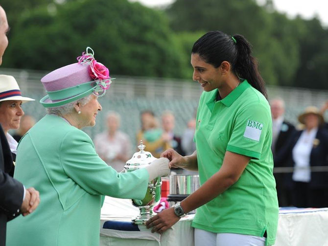 COUPE DE POLO REMISE PAR SA MAJESTE LA REINE ELISABETH