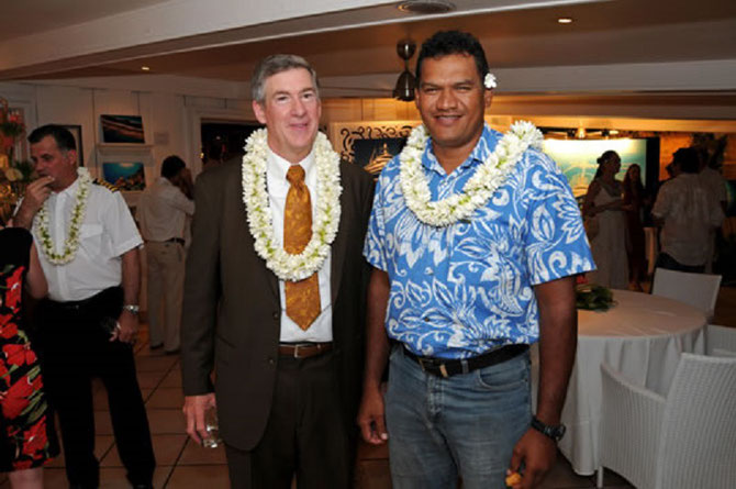 18 Oct. 2016. Capitaine Philip G. RENAUD Directeur exécutif de KSA LIVING OCEANS FOUNDATION avec le Ministre de l'Education de la Polynésie française, Mr.TAUHITI NENA. C.* www.livingoceansfoundation.com