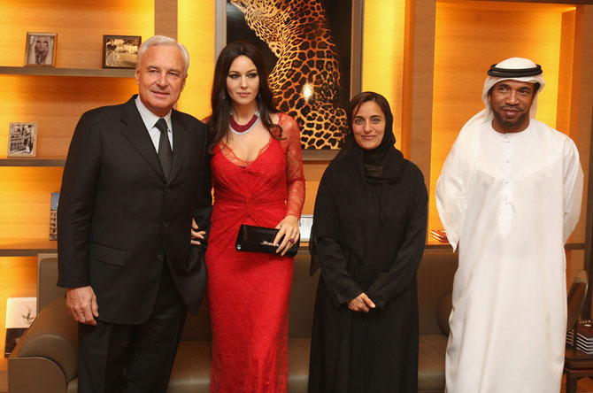 26 MARS 2009. DUBAIL MAIL. CARTIER INAUGURE SA NOUVELLE DEVANTURE : 700m2 de LUXE.    .......g.à dte BERNARD FORNAS, MONICA BELLUCCI, S.EXC.SHEIKHA LUBNA, ALI AL BAWADI