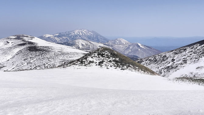 男女岳ふもとより岩手山を望む。気持ちよし。2026/4/13撮影