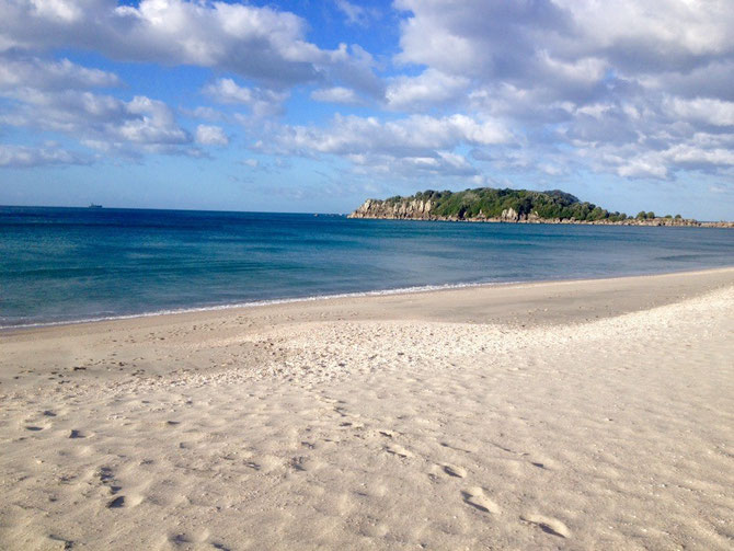 Am weißen Strand gestrandet