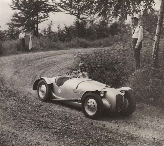 1953 4 Juli Hans van Dieten in de Cotura BMW