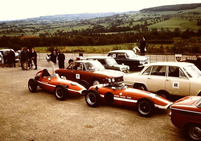 1965 , Hirondelle-DKW van Ron Ton, de Elva-DKW van Huug de Kruijff foto NCAD/Henk van Zalinge)