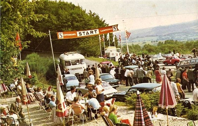 Het was altijd gezellig aan de start en op het terras van restaurant "Buitenlust", met het prachtige uitzicht tot in België