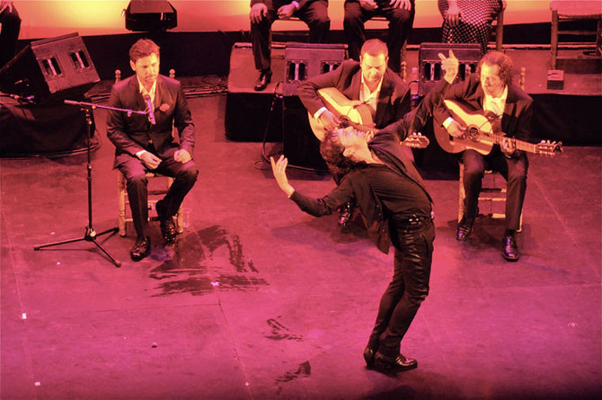 ミゲル・ポベーダ、パコ・イグレシア、ファン・アンドレス・マジャ　グラナダ秋のフェスティバルでイサベル・カトリカ劇場にて