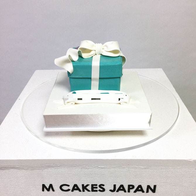 ティファニーボックス型ケーキ