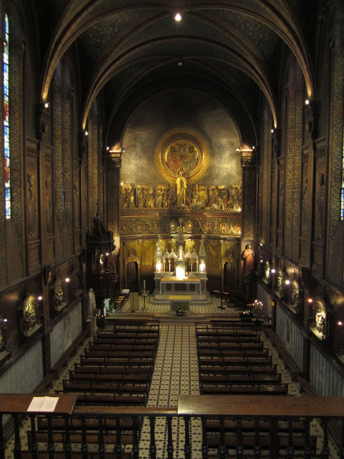Vue générale de l'intérieur de la basilique depuis la tribune d'orgue