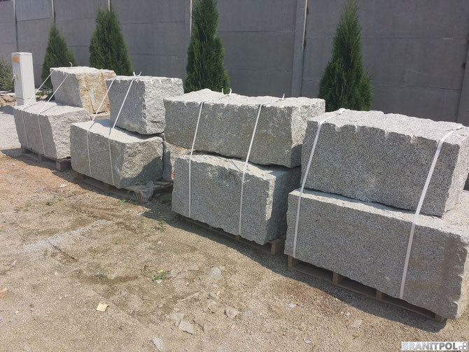 Stützmauern aus Granit errichten