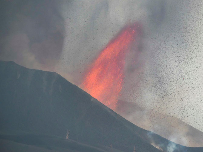 Извержение вулкана на Ла Пальме продолжается