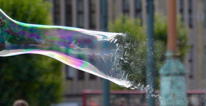 Platzende Seifenblase.