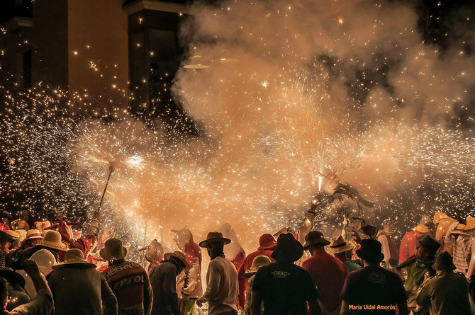 Ball de Diables de Vilanova y la Geltrú -Festa Major- CORREFOC - (foto de Maria Vidal Amorós)