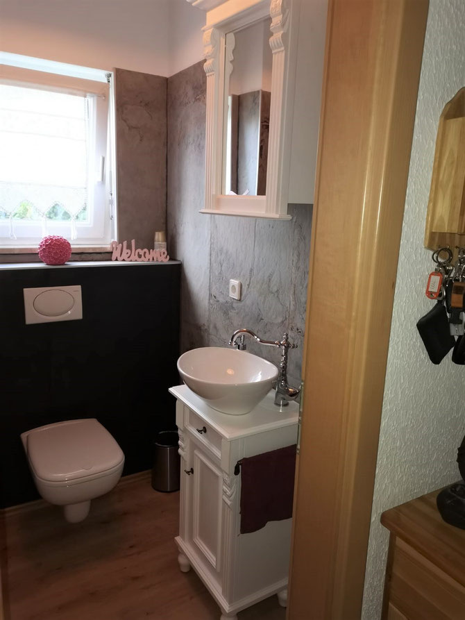 Landhaus Waschtisch "Bellevue" und Spiegelschrank "Eval S" von Land und Liebe
