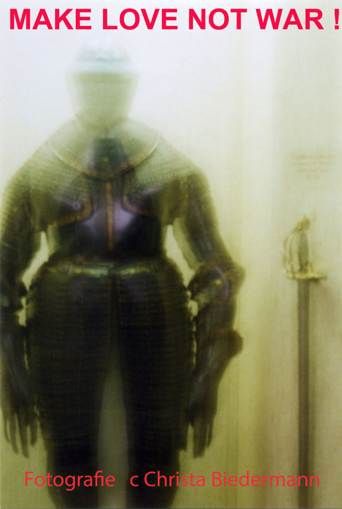 Fotozyklus entstanden im Rahmen einer Intervention im HGM Heeresgeschichtlichen Museum Wien 2013/14, c Christa Biedermann