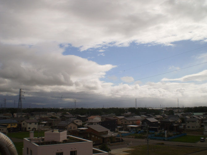 めまぐるしく移り変わる昨今の天候。このたびの大雨により被害に逢われました方々に心よりお見舞い申し上げます