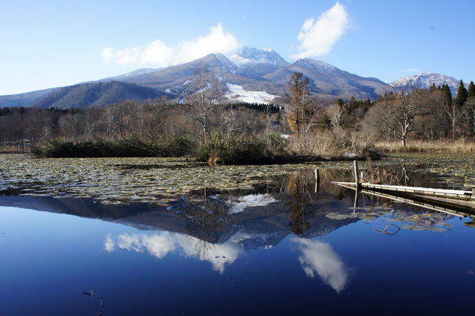 郷土の名峰『妙高山』。いもり池に浮かぶ『逆さ妙高』とともに