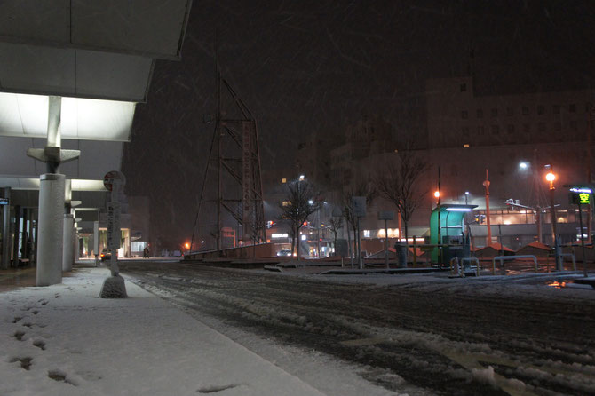 今日の直江津駅前。「春一番」で雪解けが進んだうみまちも、また「真冬の景色」に逆戻りです