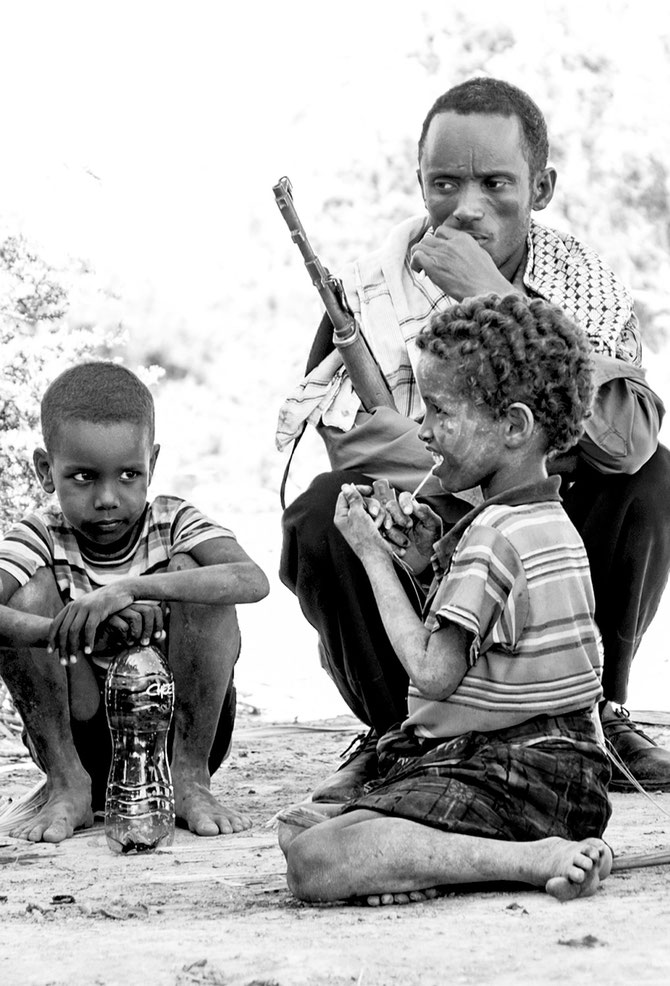 Militare di scorta nell'oasi di Waideddo (Etiopia 2013)