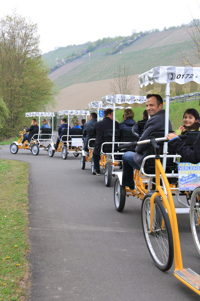 Die schicken überdachten Tretmobile bringen Urlaubsfeeling pur an den Mainradweg von Würzburg bis nach Ochsenfurt.